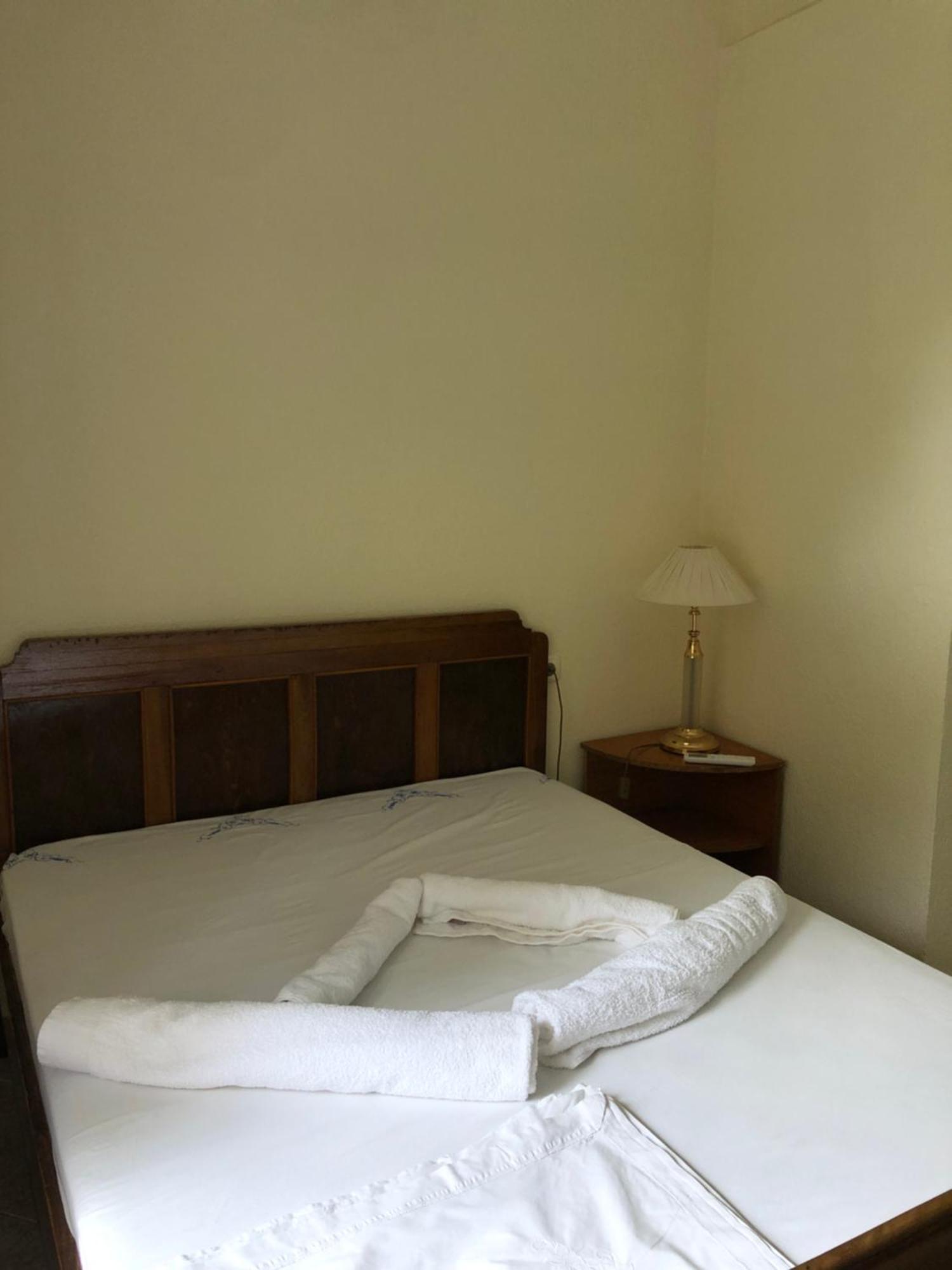 Stone Pazar Guest House จีโรคาสเตอร์ ภายนอก รูปภาพ