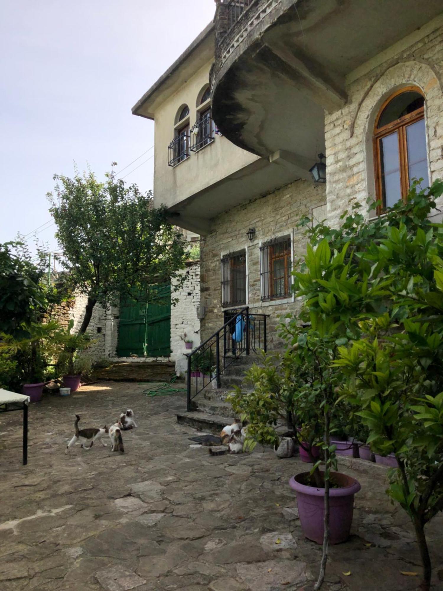 Stone Pazar Guest House จีโรคาสเตอร์ ภายนอก รูปภาพ